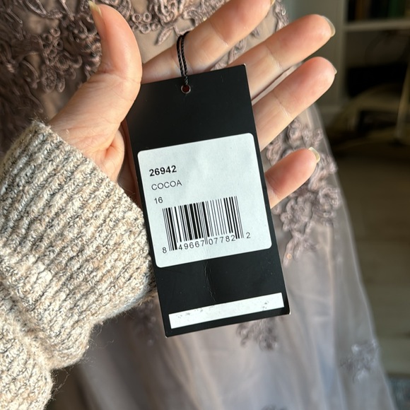 La Femme Embellished Tulle & Lace A-Line Gown - Picture 5 of 9